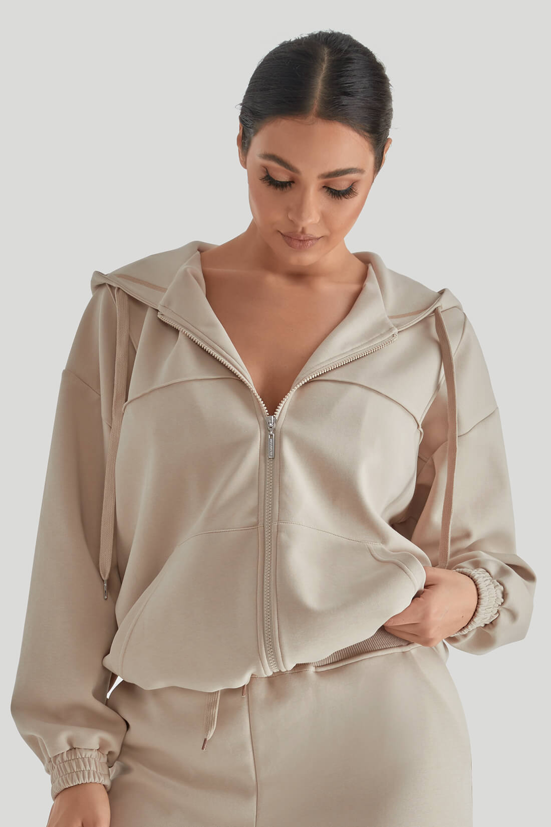 Essential Hoodie – Tijdloze stijl en ultiem comfort