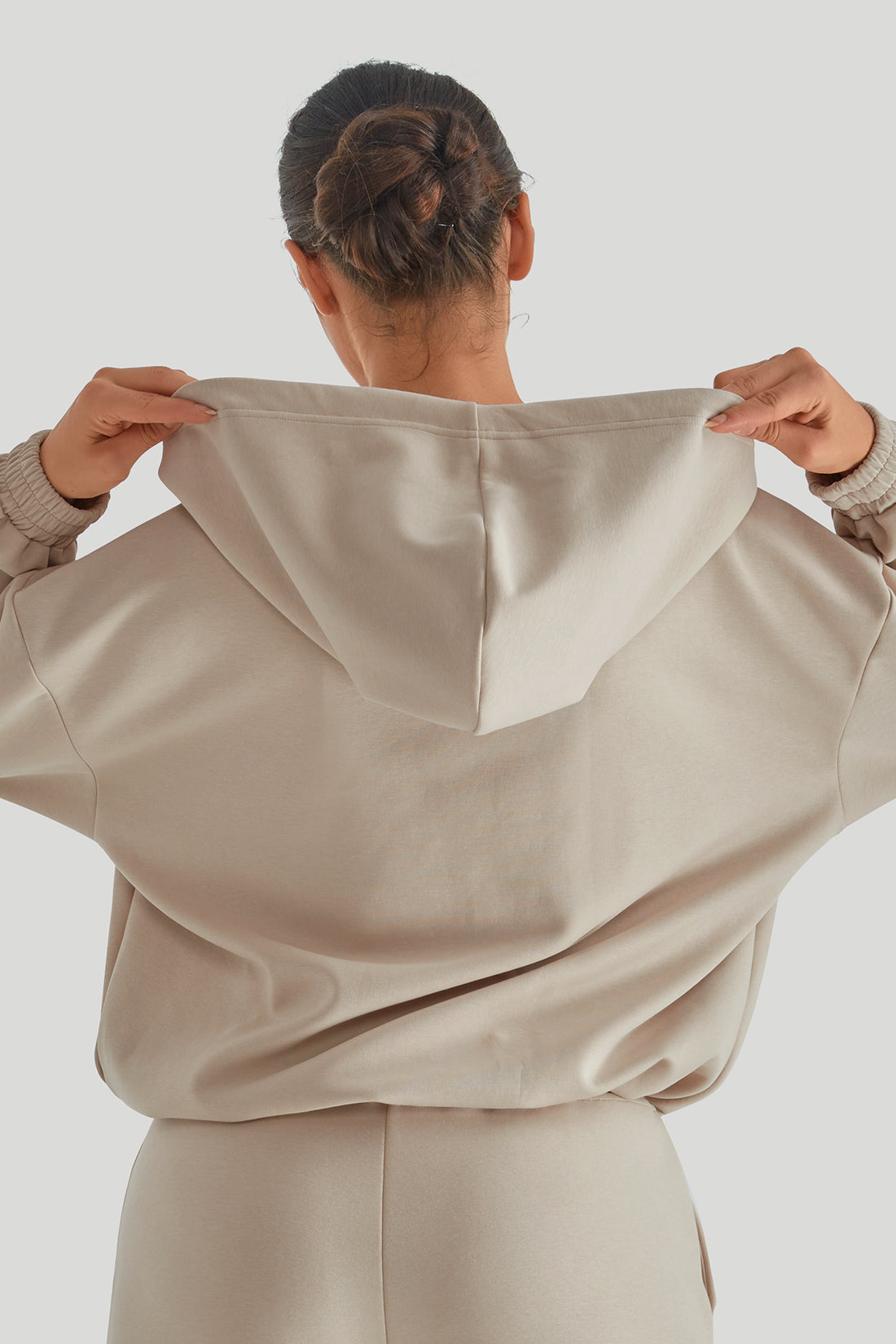 Essential Hoodie – Tijdloze stijl en ultiem comfort